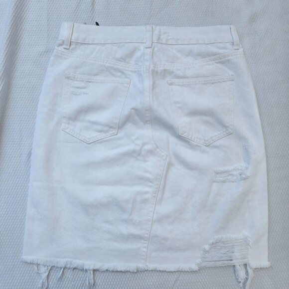 New with tag, White distressed denim skirt - Picture 4 of 4